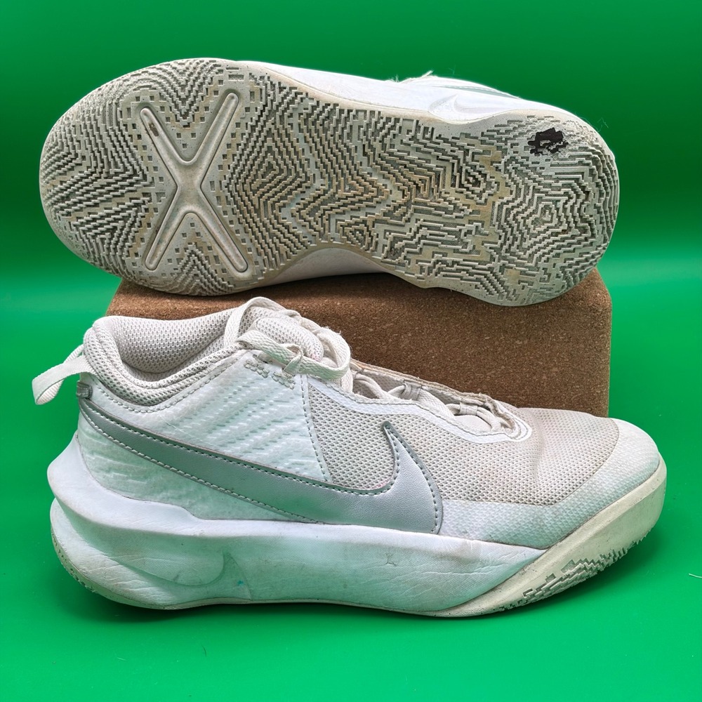 Nike Team Hustle D 10 Basketball Shoes Kids 4Y White/Silver Athletic Sneakers